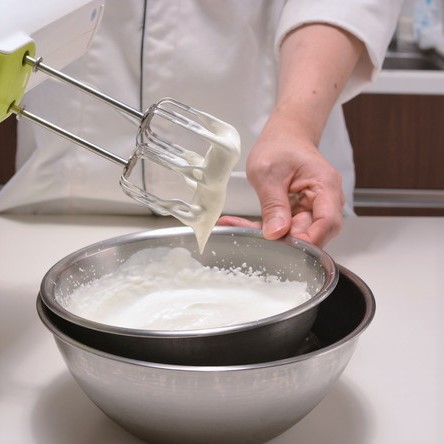 ❶　ホワイトチョコレートムース